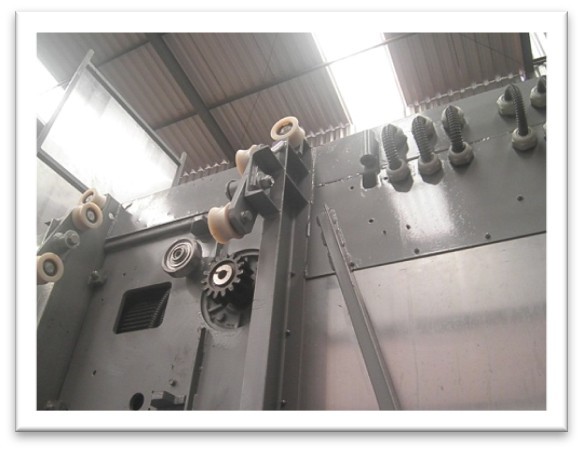 Detail of the elevator’s mechanical components