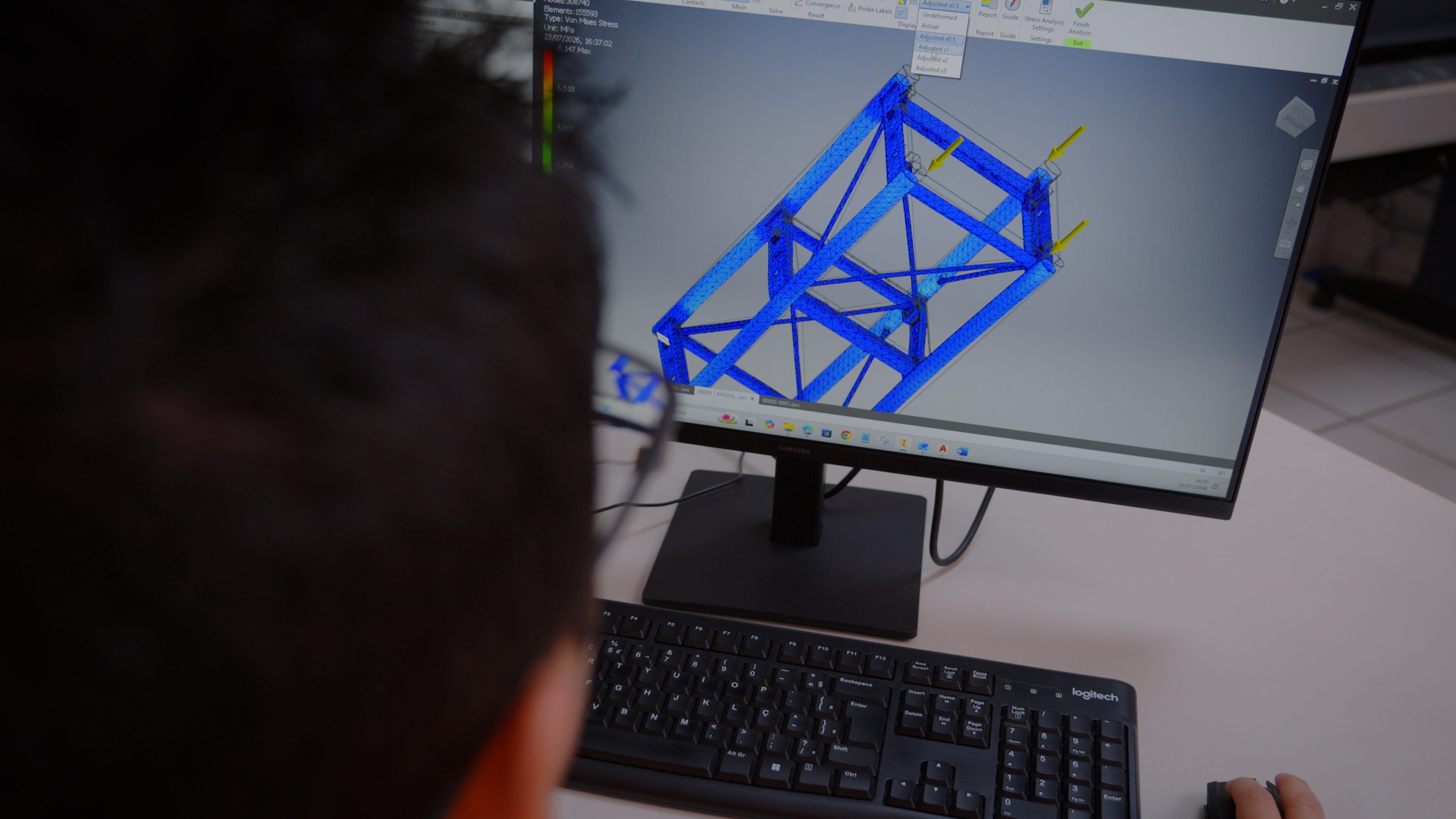 Análisis estructural de componentes Rack en software de simulación