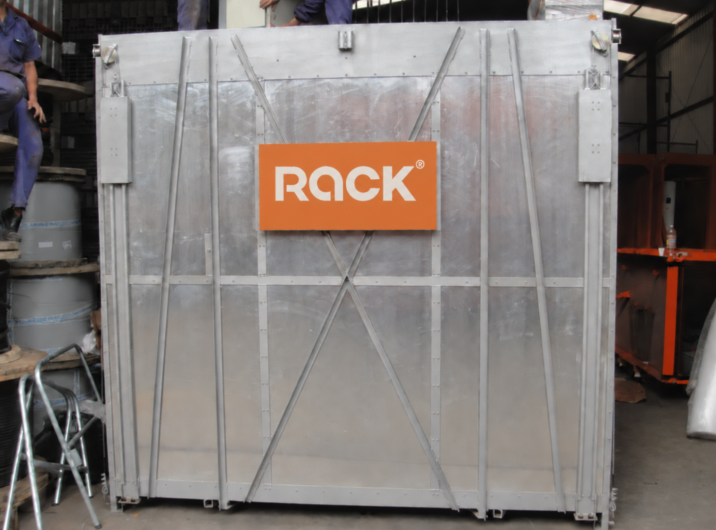 Front view of the galvanized cabin with the Rack logo