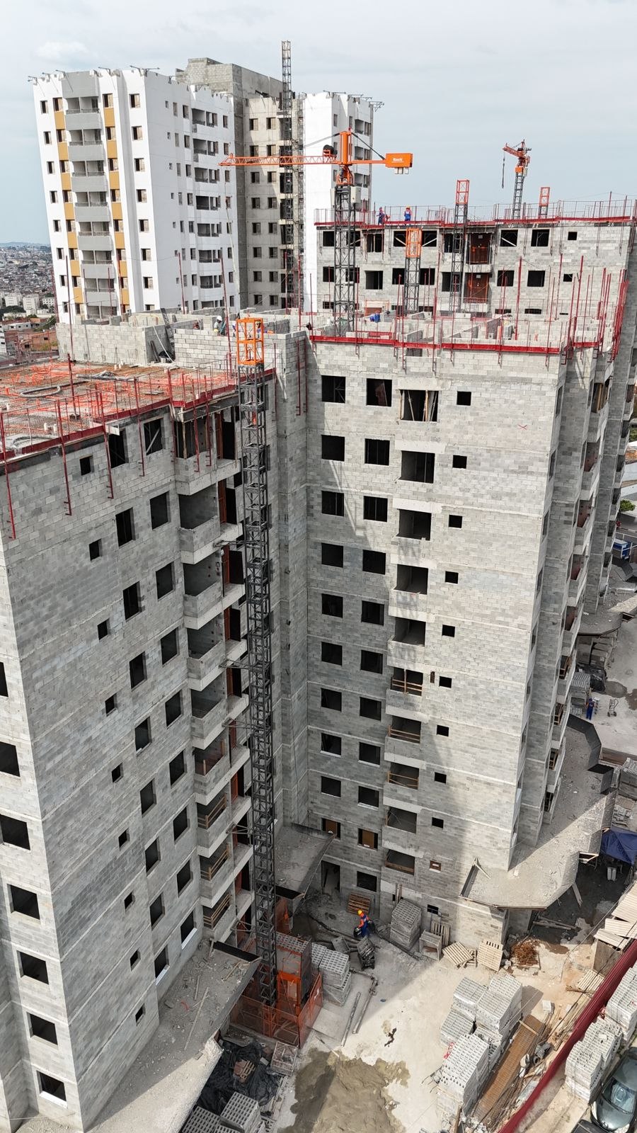 Grúa de Pequeño Porte y altura del edificio