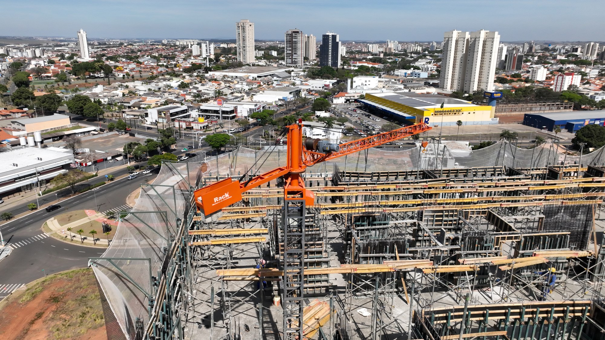 Vista aérea de la Grúa de Pequeño Porte sobre la planta